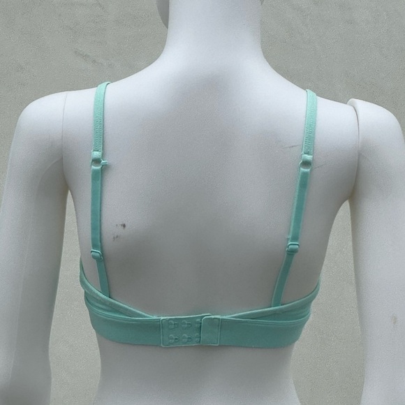 Lorna Jane sports bra size XS/S light blue pre owned eyelet closure mesh front - Picture 3 of 9